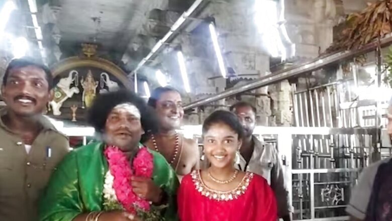 Jawan Actor Yogi Babu Visits Subramania Swamy Temple In Tiruchendur