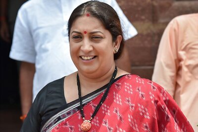 Smriti Irani Posts Yet Another Weekend Meme and Netizens Can't Stop Laughing
