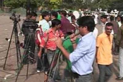 Editors seek SP's help to take up their case to PM