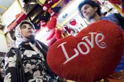 Feel the love: Iranians celebrate V-Day