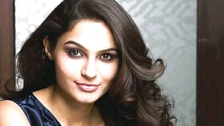 Director confirms Andrea playing nude model in 'EP'