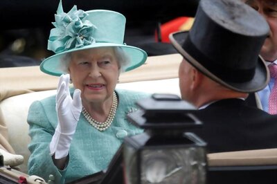 Queen Elizabeth to Get 6-million Pound Pay Hike for Palace Repairs