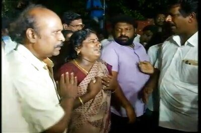 Jayalalithaa Suffers Cardiac Arrest, AIADMK Supporters Throng Apollo Hospitals