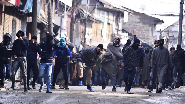 Yashwant-led Panel Asks Centre to Initiate Dialogue on Kashmir