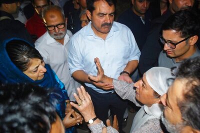 Grief-Stricken Mehbooba Breaks Down at Shujaat Bukhari's Killing