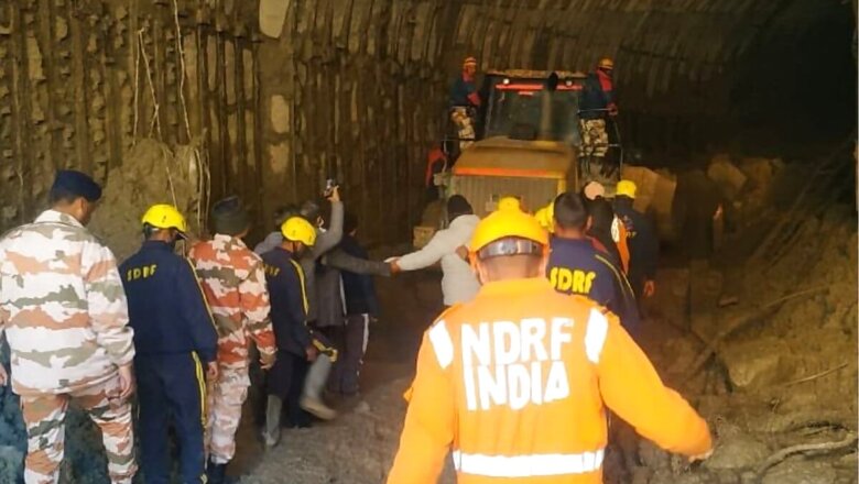 Uttarakhand Tragedy: 2 Cops Among 32 Dead; Boulders Hamper Rescue Mission in Tapovan Tunnel