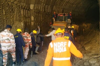 Uttarakhand Tragedy: 2 Cops Among 32 Dead; Boulders Hamper Rescue Mission in Tapovan Tunnel