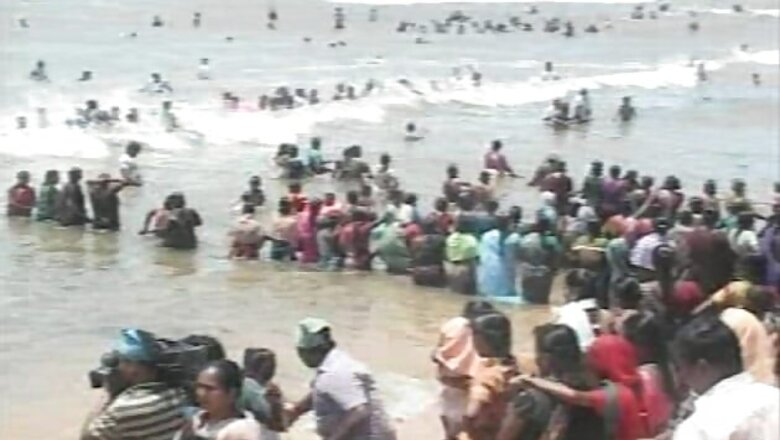 Pics: Kudankulam protestors form human chains in sea