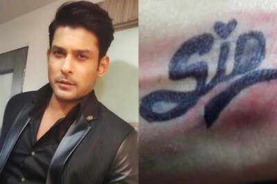 Sidharth Shukla's Female Fan Inks His Name on Her Wrist, Here's His Reaction