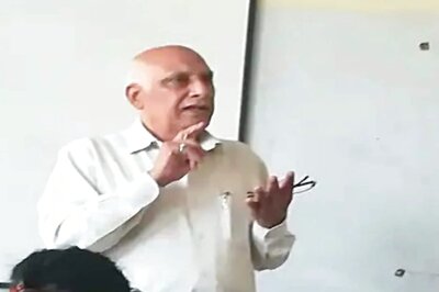 Teachers’ Day 2021: Ex-DU Professor Narrates Changing Student-Teacher Relationship