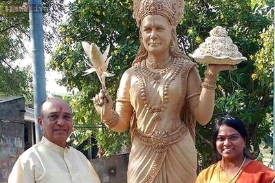 Congress leader in Andhra Pradesh builds idol for Sonia Gandhi, to build temple next