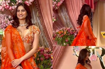 Palak Tiwari Trips As She Handles Her Heavy Lehenga At Anant Ambani and Radhika Merchant's Sangeet | Watch