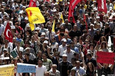 Thousands of Turks defy Erdogan as protests rumble on