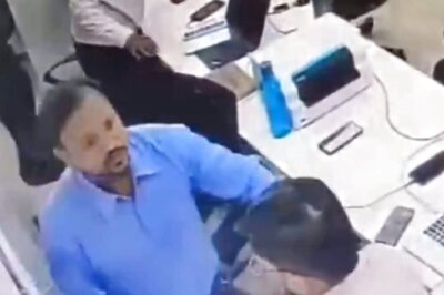 30-year-old Banker Collapses On Chair While Working On Laptop In Bank, Dies | Video