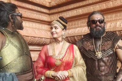 Parthiban's BTS Pics With Aishwarya Rai Bachchan, Sarathkumar From Ponniyin Selvan Sets