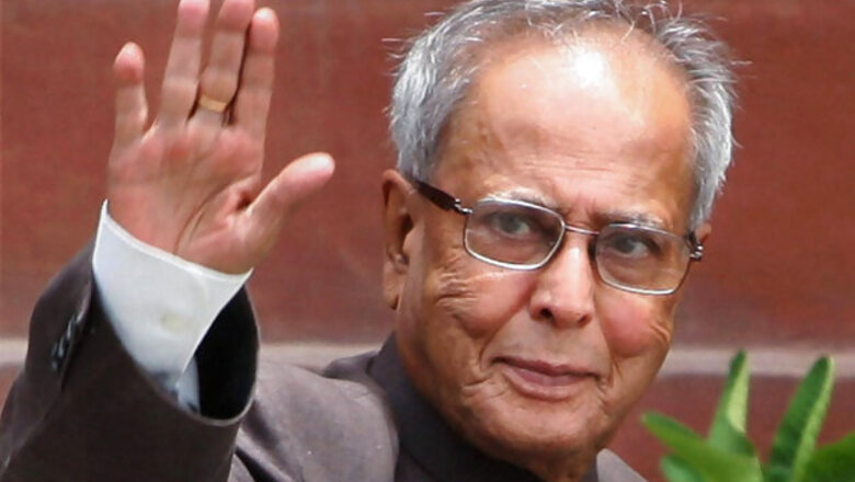 Pranab Mukherjee offers prayers at Jagannath temple in Odisha