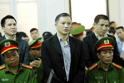 Vietnam Jails Prominent Human Rights Lawyer, Five Other Activists