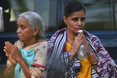 Camera or Chip? Paranoid Pakistan to Conduct Forensic Test on Shoes Worn by Kulbhushan Jadhav's Wife