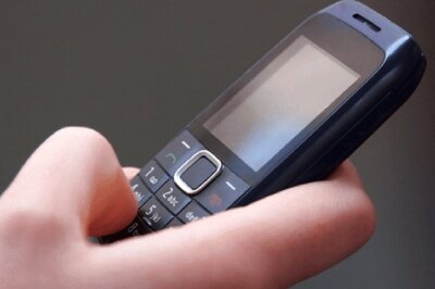 Uttarakhand Govt Mulls Banning Mobile Phones in Classrooms, to Hold Polls in Colleges Soon