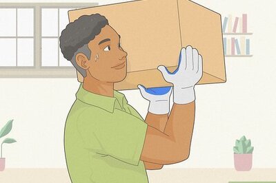 The Many Reasons Why One Armpit Can Smell Worse than the Other