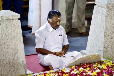 Panneerselvam Leads Hunger Strike Demanding Probe into Jaya's Death