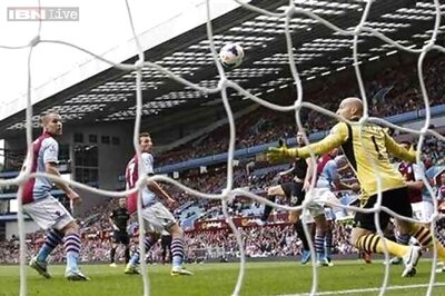 Man City's Pellegrini vows to keep calm despite defeat