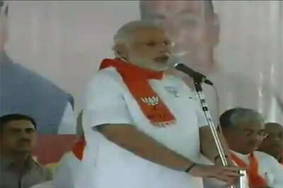 Modi accuses Sonia, Mulayam Yadav of misleading Muslims