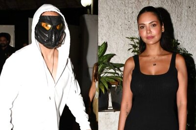 Raj Kundra Hugs Esha Gupta, Tells Her 'You're So Hot' At Jaane Jaan Event; Her Reaction Goes Viral