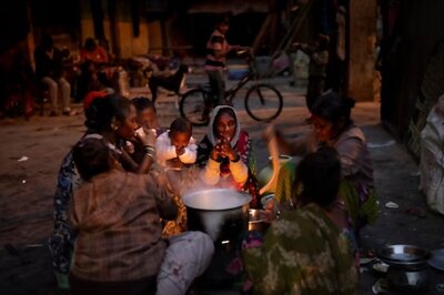 Season of 'Kaadha', Cardigans is Here as North India Feels Winter Chill; Brings 'Clean Air Cheer' for Delhi