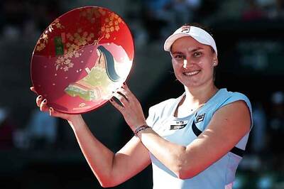 Petrova stuns Radwanska to win Tokyo title
