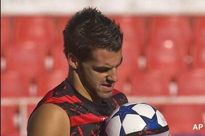 Sevilla open La Liga beating Levante 4-1