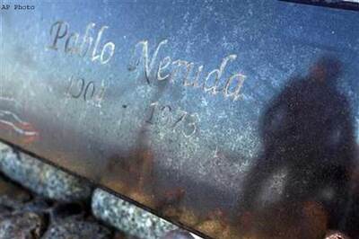 Chile's Neruda bone remains to be analyzed in US
