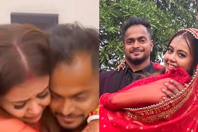Devoleena Bhattacharjee Hugs Her Husband Shahnawaz and Cries Inconsolably After Their Wedding; Watch
