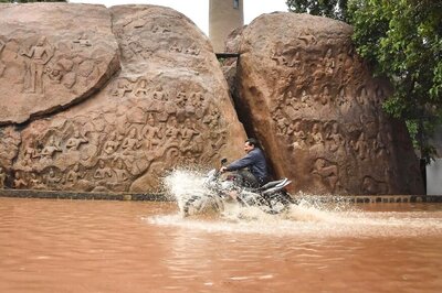 Schools, Colleges Shut for Today as Heavy Rains Lash Tamil Nadu & Puducherry; Flood Alert Issued