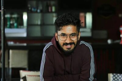 Scuffle Between Musician Vasuki Vaibhav And Youth Settled After Apology