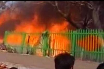 Fire breaks out in Kolkata slum, 1 dead