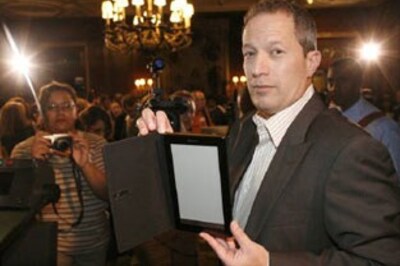 Sony unveils wireless e-reader, promises more stuff