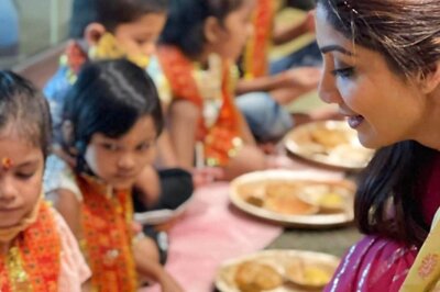 Shilpa Shetty Kundra Performs Kanjak Puja on Ashtami, Offers Halwa-poori to Kids