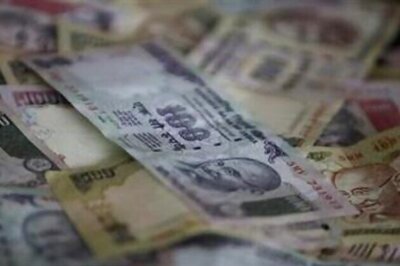 After US Fed's move, rupee rallies to near 5-week high, closes at 61.77