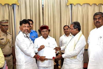 Siddararamaiah, Shivakumar Leave for Delhi to Discuss Cabinet Formation, Allocation of Portfolios