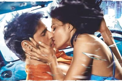 It's Easy to Romance Sidharth Malhotra: Jacqueline Fernandez