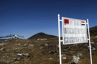 Indian, Chinese troops exchange pleasantries on border