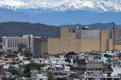 Clouds Play Hide and Seek in Jammu & Kashmir, Ladakh; Erratic Weather to Continue for 72 Hours, Says MeT
