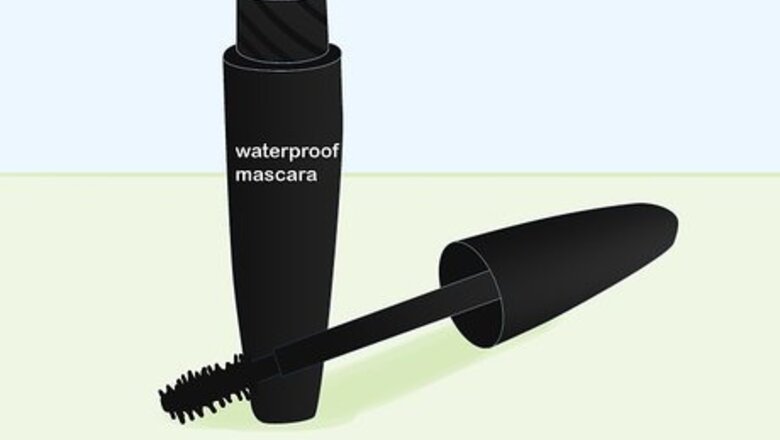 How to Wear Mascara on Your Lower Lashes