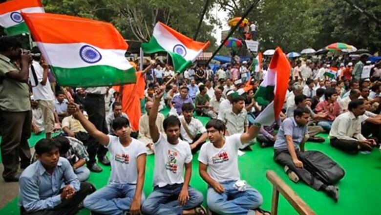 Despite weekend only moderate crowds cheer Anna