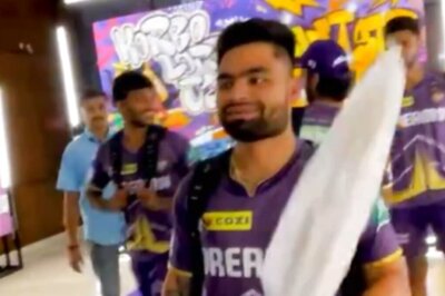 'Mission Complete': KKR's Rinku Singh Shows Off His New Bat Gifted to Him by RCB's Virat Kohli - WATCH