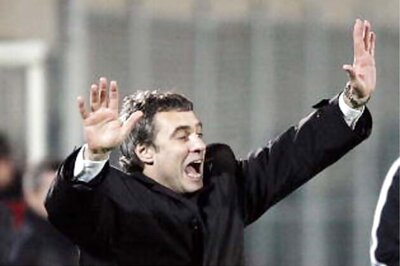 Troubled Fenerbahce appoint Ersun Yanal as coach