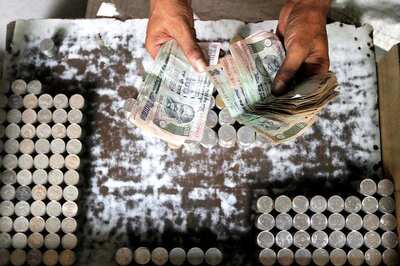 Rupee Stages Smart Rebound to Regain 10 Paise