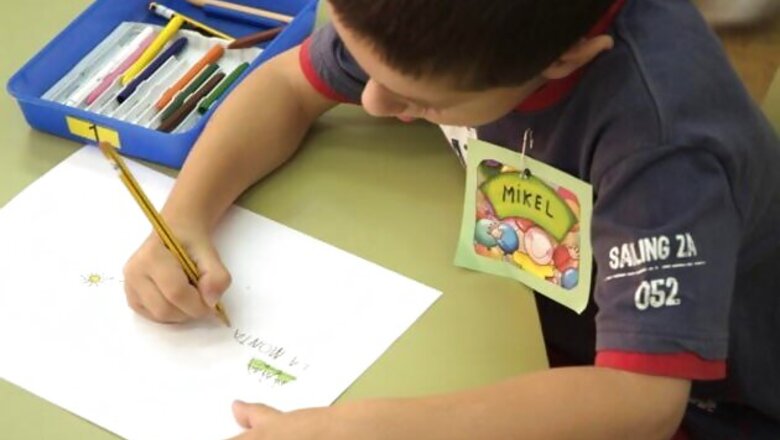 A robotic arm that helps children to improve handwriting