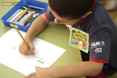 A robotic arm that helps children to improve handwriting